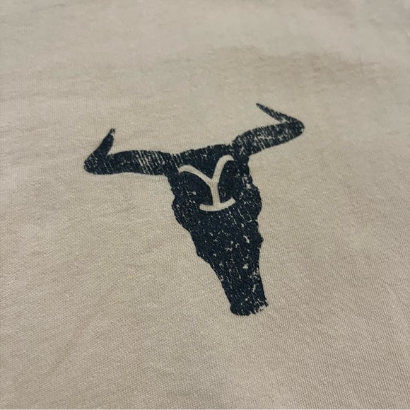 5/25🦋 Yellowstone Tshirt Size Large - Picture 2 of 4